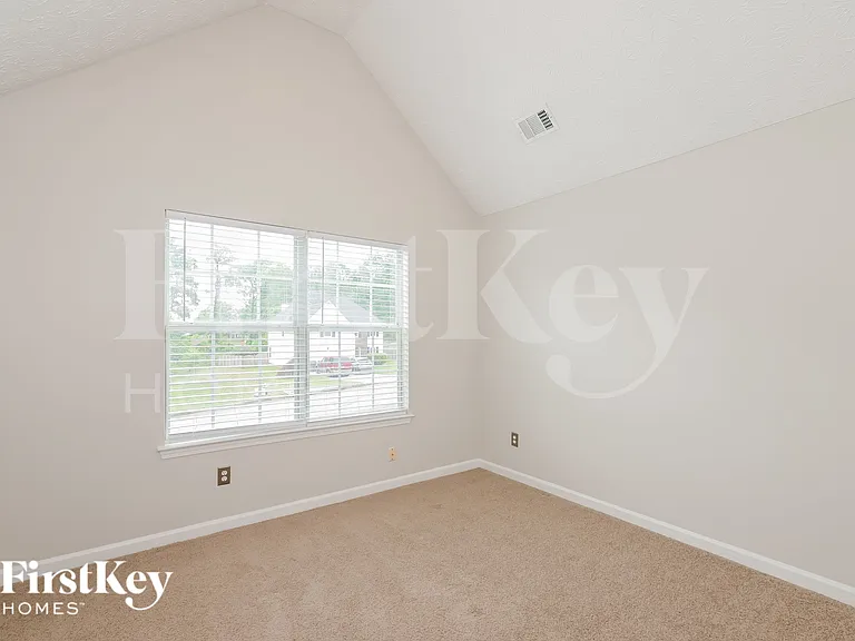 4447 Chester Ln — Photo 12
