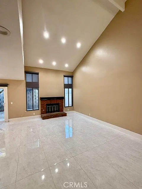 3 bed, 1638 sqft, $3,850 — Photo 4
