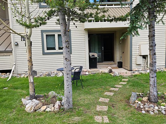 3rd image of 1001 Grandview Dr