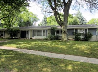 1006 Hawthorn Dr, West Bend, WI 53095