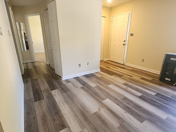 4th image of 564 Todd St