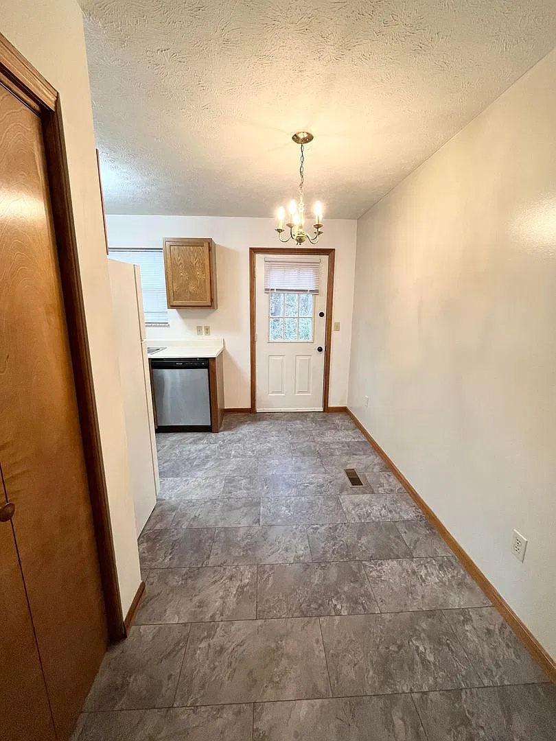 115-121 McGrew Drive — Photo 3
