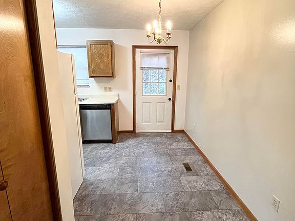 3rd image of 115-121 McGrew Dr #115