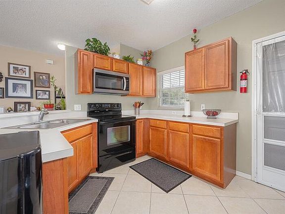 3rd image of 585 Maricopa Dr