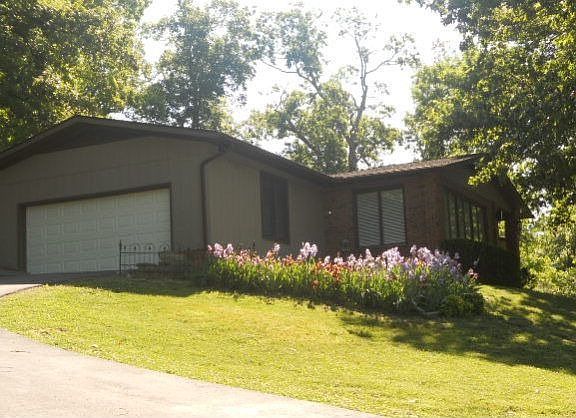 4th image of 810 Dodson Ln