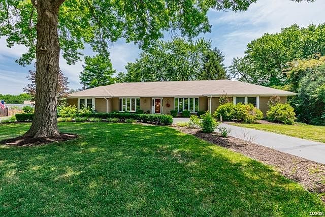 1st image of 10 Country Fair Ln