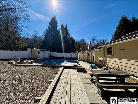 3rd image of 1117 Old Rock City Rd