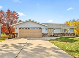 1919 Tomahawk Ct, Freeport, IL 61032