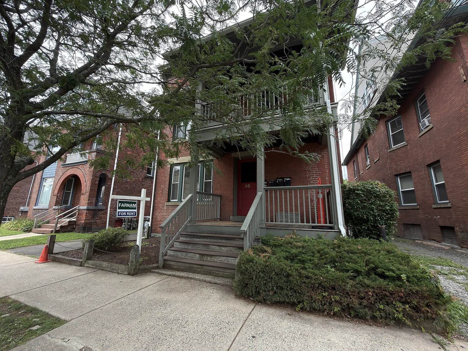 3 bed, 1300 sqft, $1,100 — Photo 1