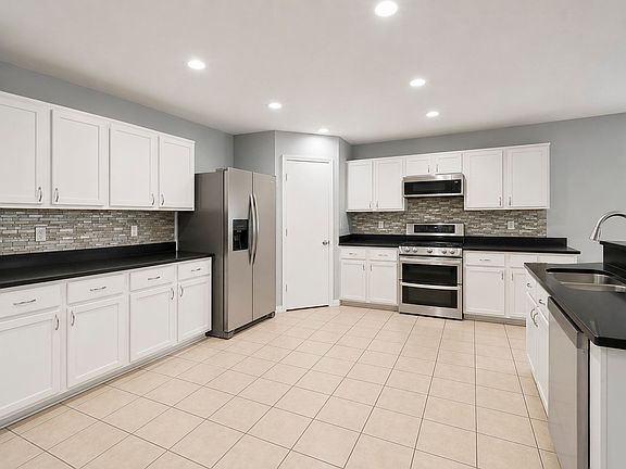 5th image of 2301 Chestnut Dr