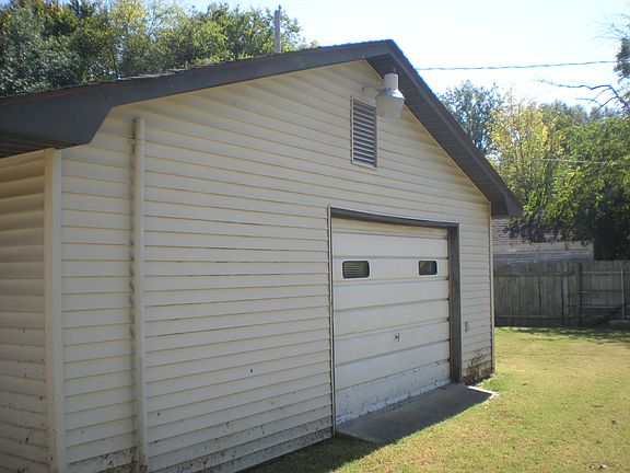 4th image of 113 W Magnolia St