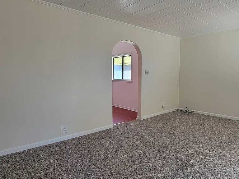 727 Clover Ave — Photo 2