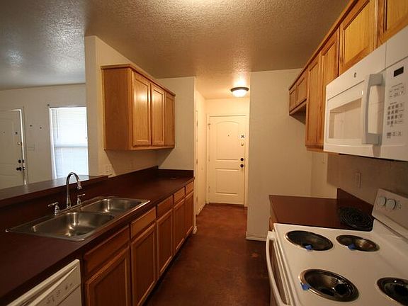 5th image of 8111 Doreen Ave