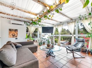 8869 Lookout Mountain Ave, Los Angeles, CA 90046