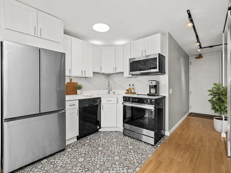 4343 N Clarendon Ave #2401 — Photo 3