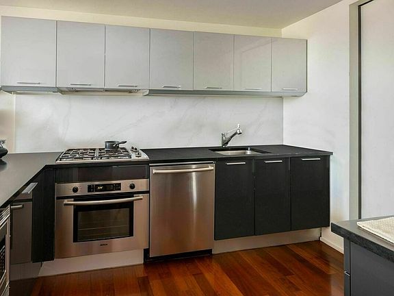 5th image of 350 W 42nd St APT 39D