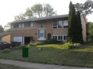 2204 Dover Rd, Waukegan, IL 60087