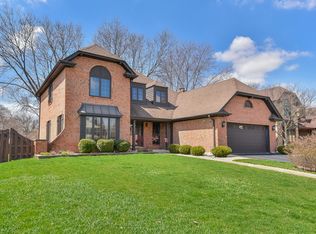 2S524 Danbury Dr, Glen Ellyn, IL 60137