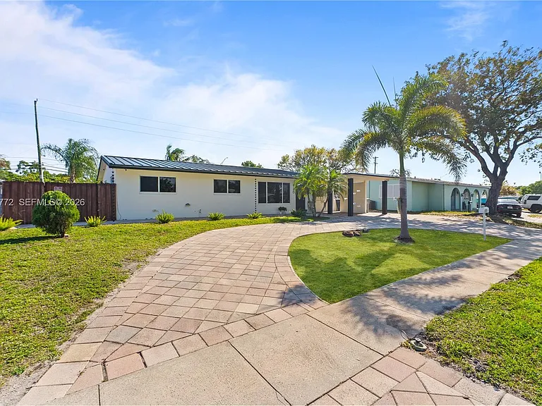 630 NE 23rd Ct — Photo 4
