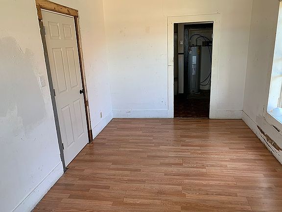 5th image of 225 S Sycamore St