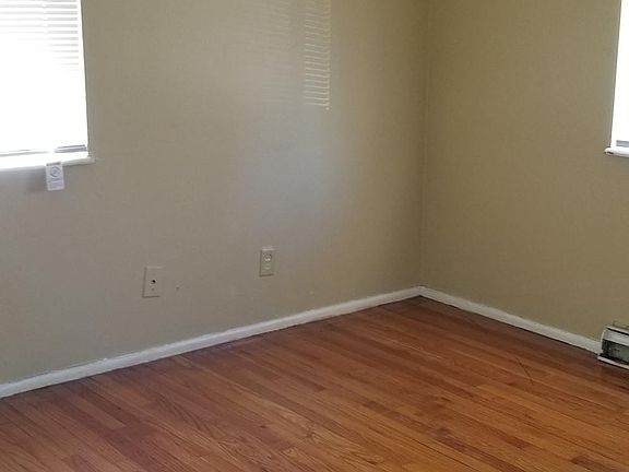 5th image of 10128 Crown Point Dr