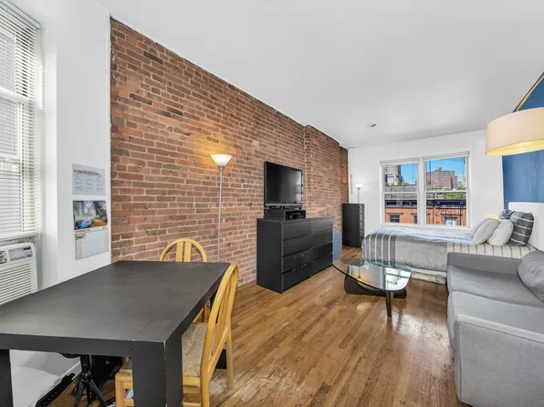 338 West 19th Street image 1 of 5