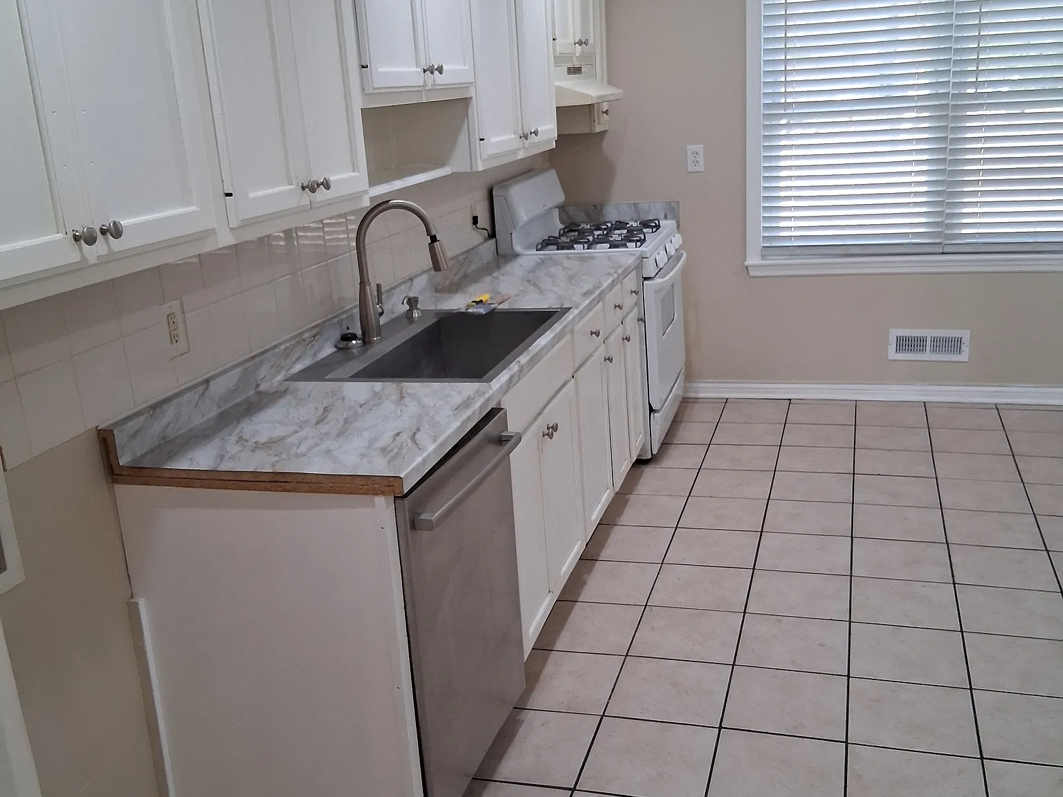 3 bed, 1300 sqft, $1,565 — Photo 4