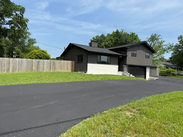 7404 Worthington Rd, Westerville, OH 43082