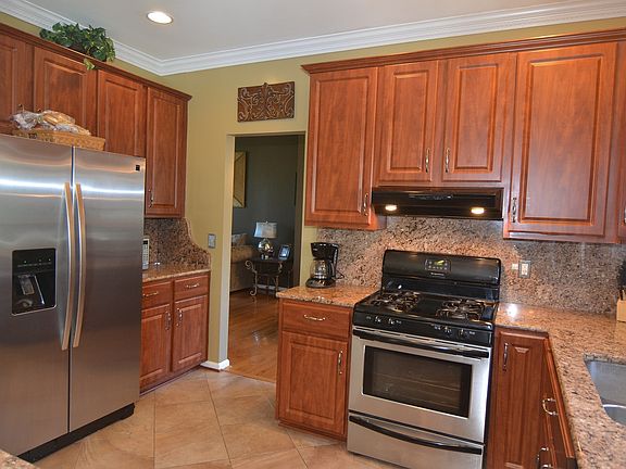 5th image of 47350 Westwood Pl
