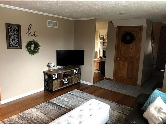 3rd image of 107 Beechwood Cir