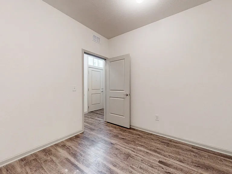 Thrive Luxury Apartments — Photo 97