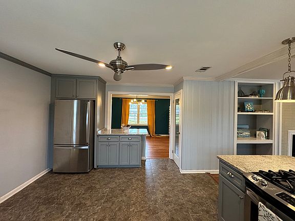 4th image of 901 Pineridge Dr