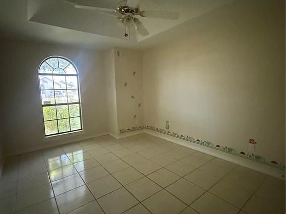 5th image of 718 N Alteza Dr