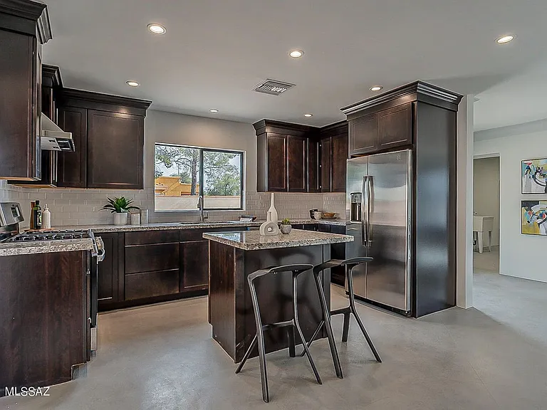 2225 E Fort Lowell Rd — Photo 2