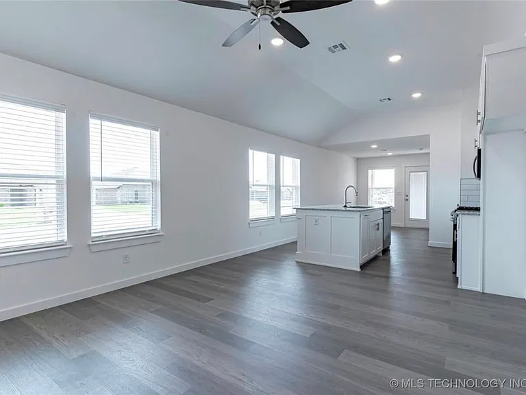 15116 E 38th Pl S — Photo 4