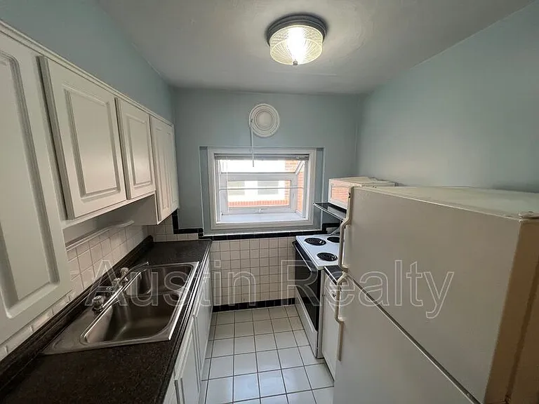 5834 Nottingham Ave #2W — Photo 2