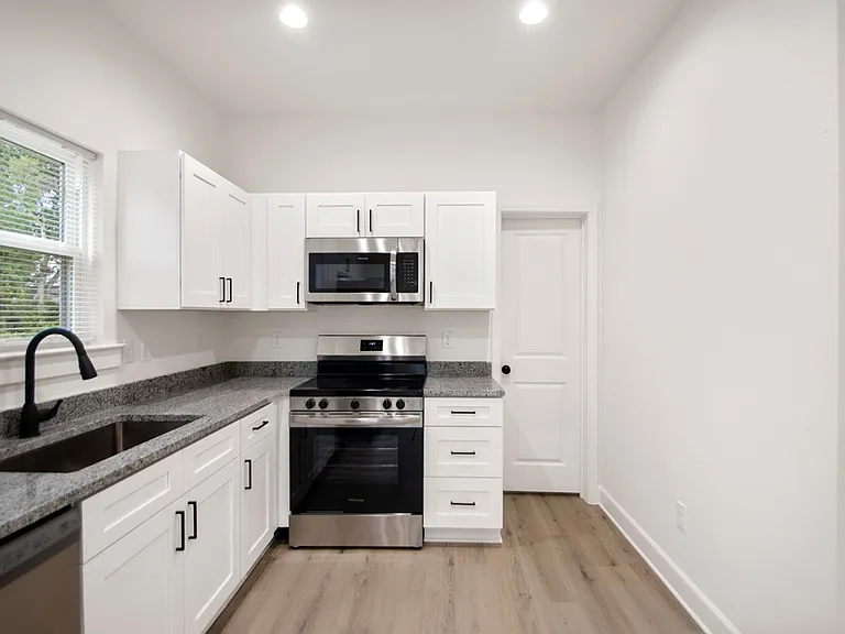 212 S Park St — Photo 8