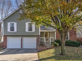 601 SE Vista Dr, Lees Summit, MO 64063