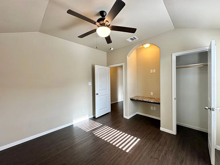 1301 Vanguard Ln — Photo 17