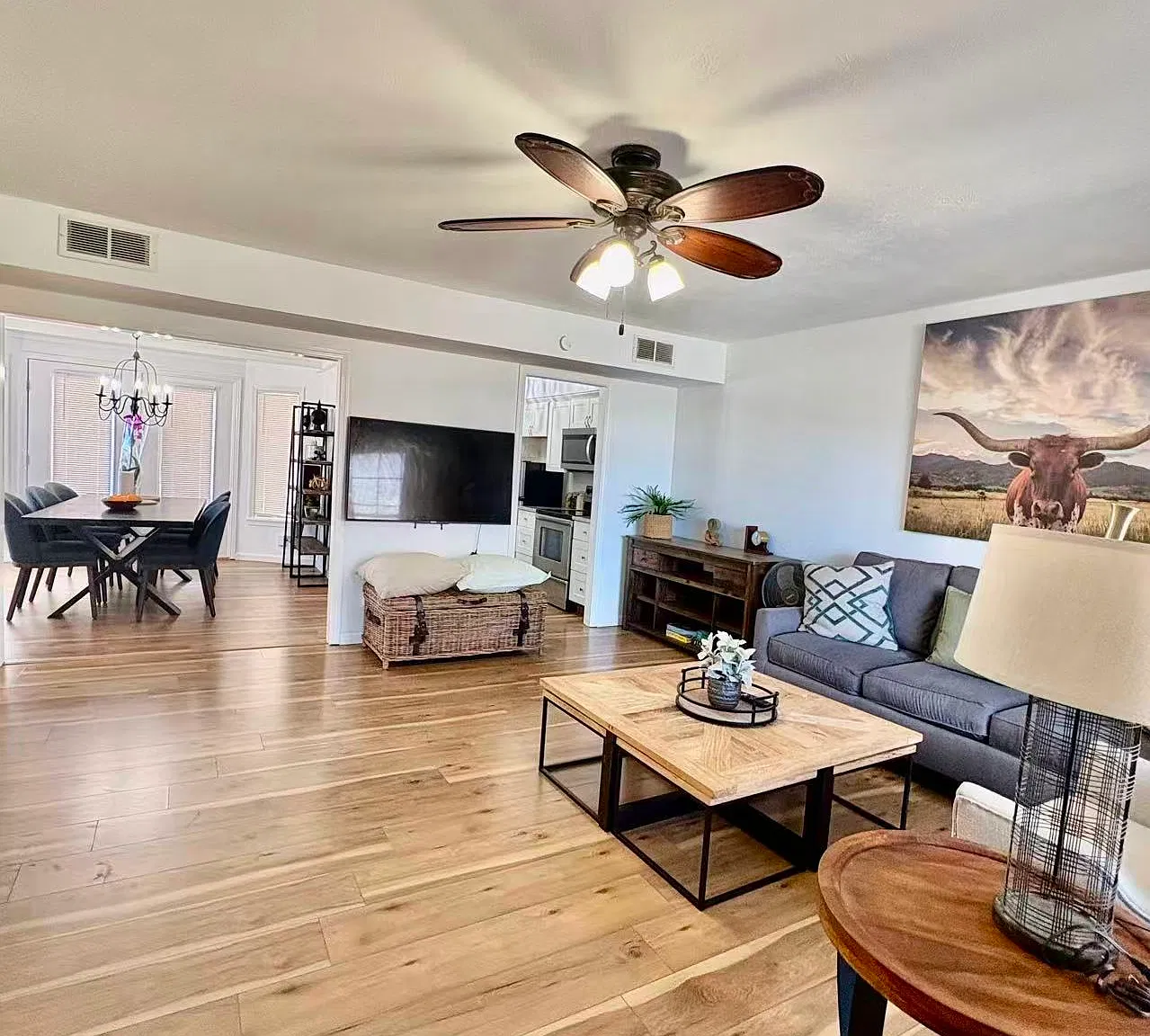 2 bed, 1.5 bath, 1053 sqft, $3,200 — Photo 2