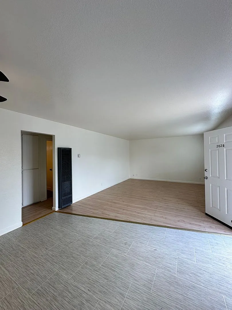 590 Stoney Ct — Photo 3