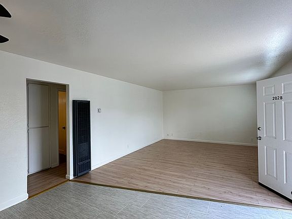 3rd image of 590 Stoney Ct #202B