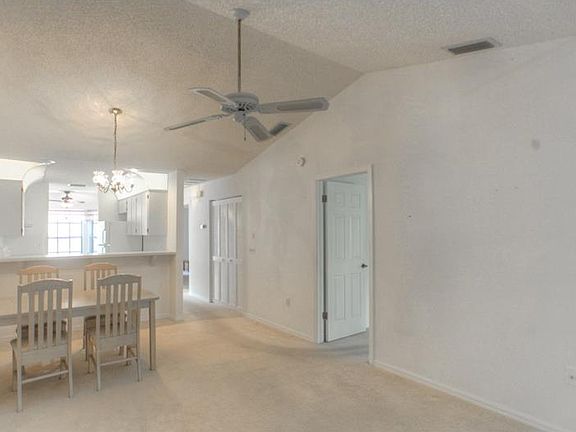3rd image of 13225 Molitor Ct