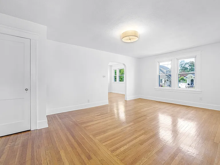 135 E Linden Ave — Photo 10