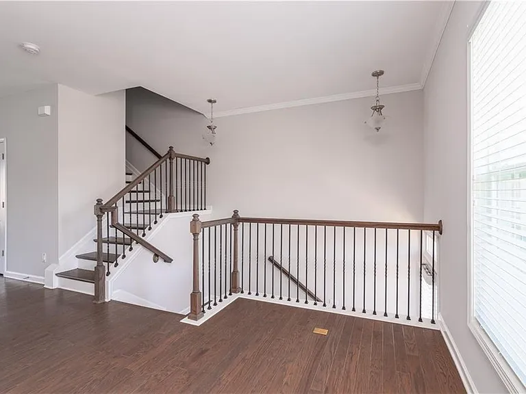 770 Sunset Park Dr — Photo 5
