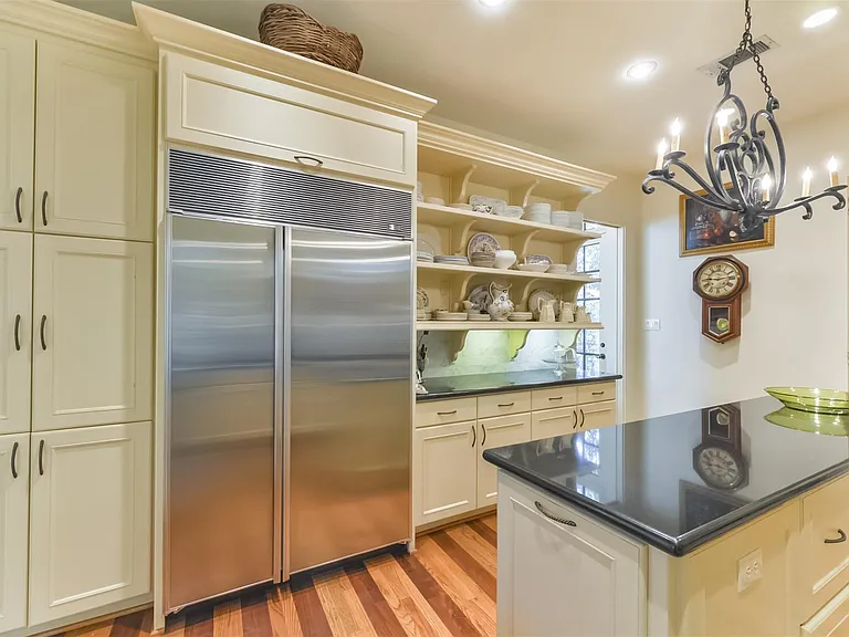 2712 Ferndale St — Photo 16