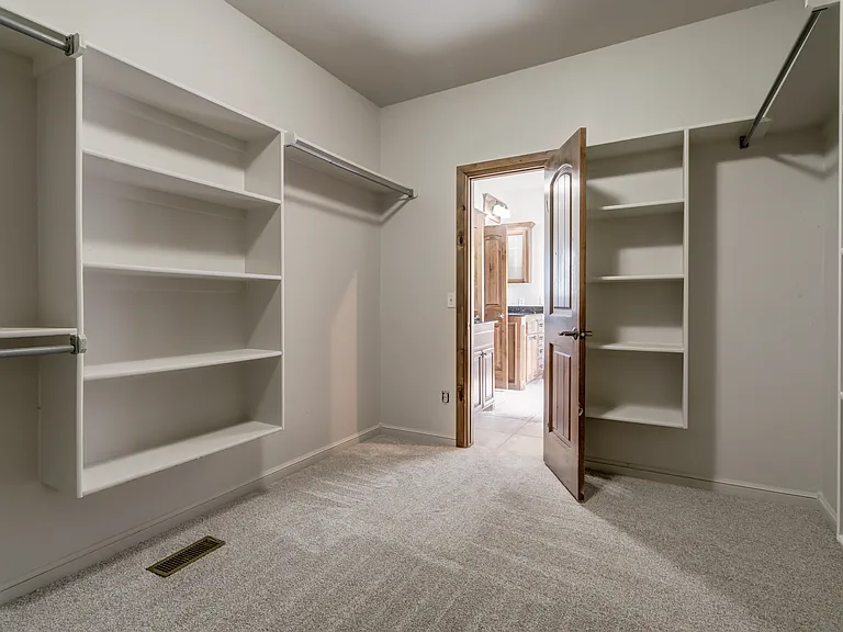 22525 Lindy Ter — Photo 55