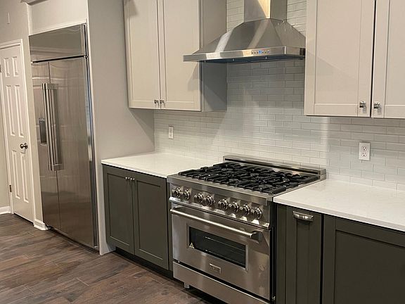 5th image of 33 Campden Cir