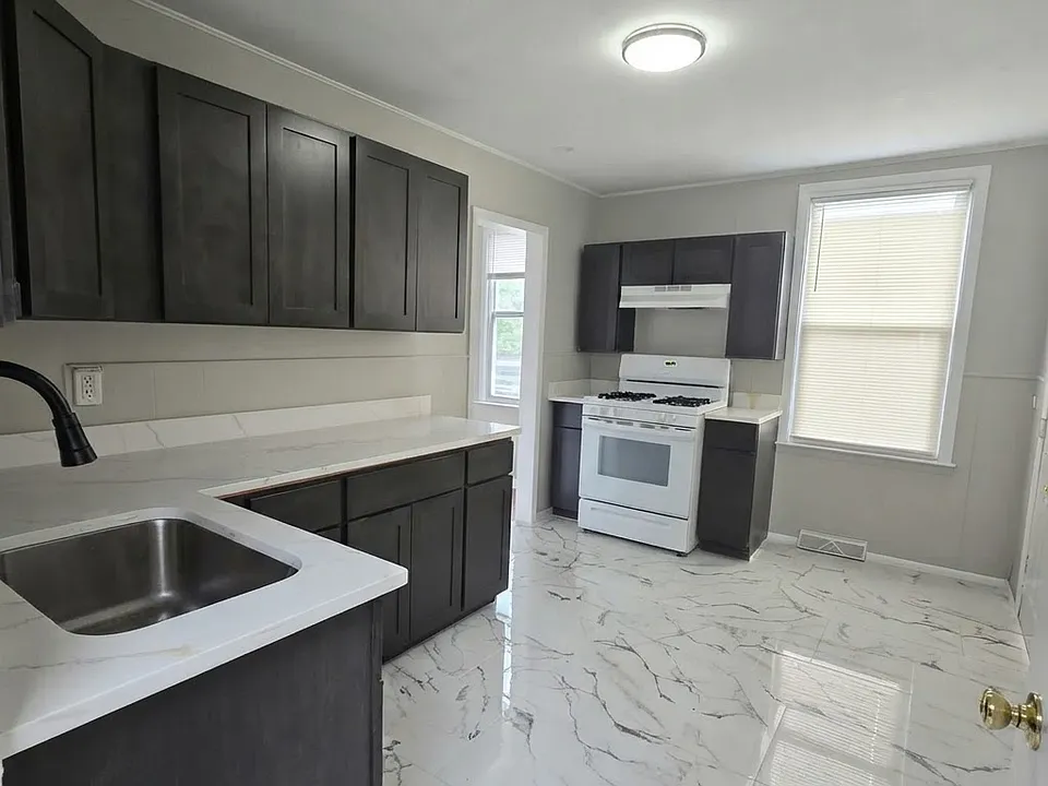 387 Blatchley Ave #1A