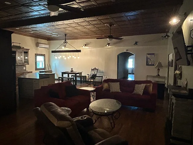 707 1/2 E Elk Ave #1 — Photo 9